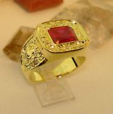 Anel De Direito Pedra Vermelho Rubi Banho De Ouro Lindo